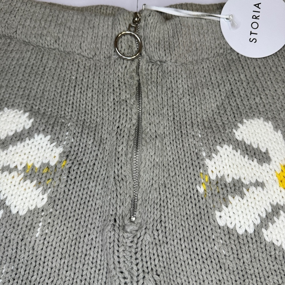Storia Knit Daisy Shorts Large Gray White Yellow Floral High Waisted Lined NWT - Picture 4 of 9